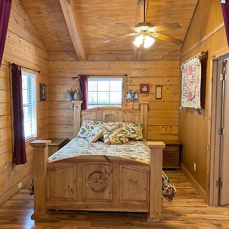 A Peace Of Heaven Cabins And Rv Vanderpool Exterior foto